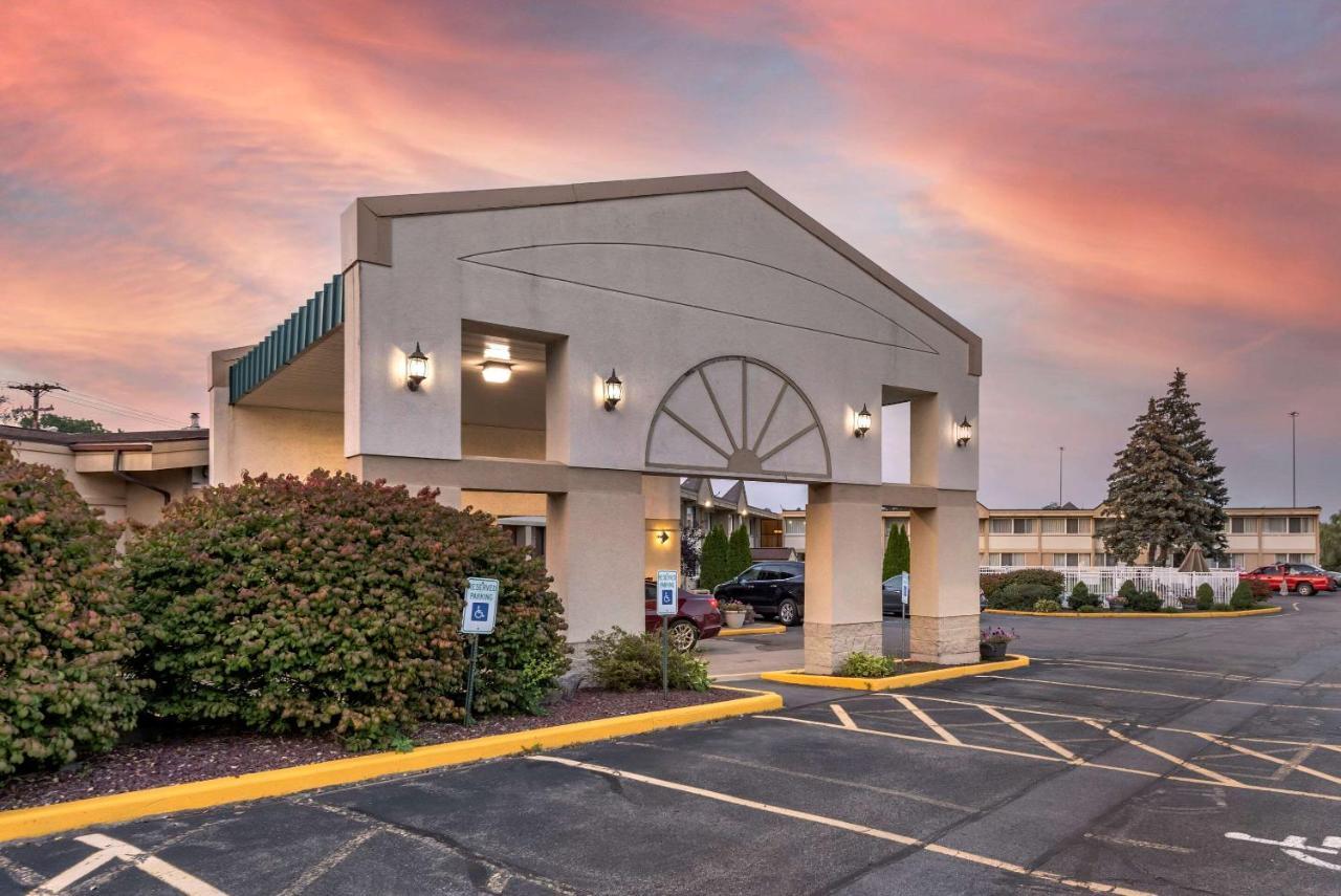 Quality Inn & Suites Vestal Binghamton Near University Exterior foto