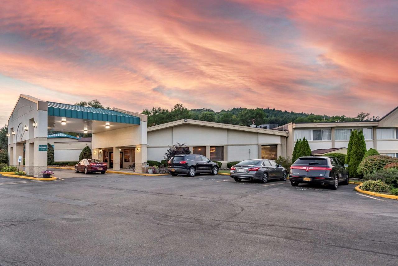 Quality Inn & Suites Vestal Binghamton Near University Exterior foto