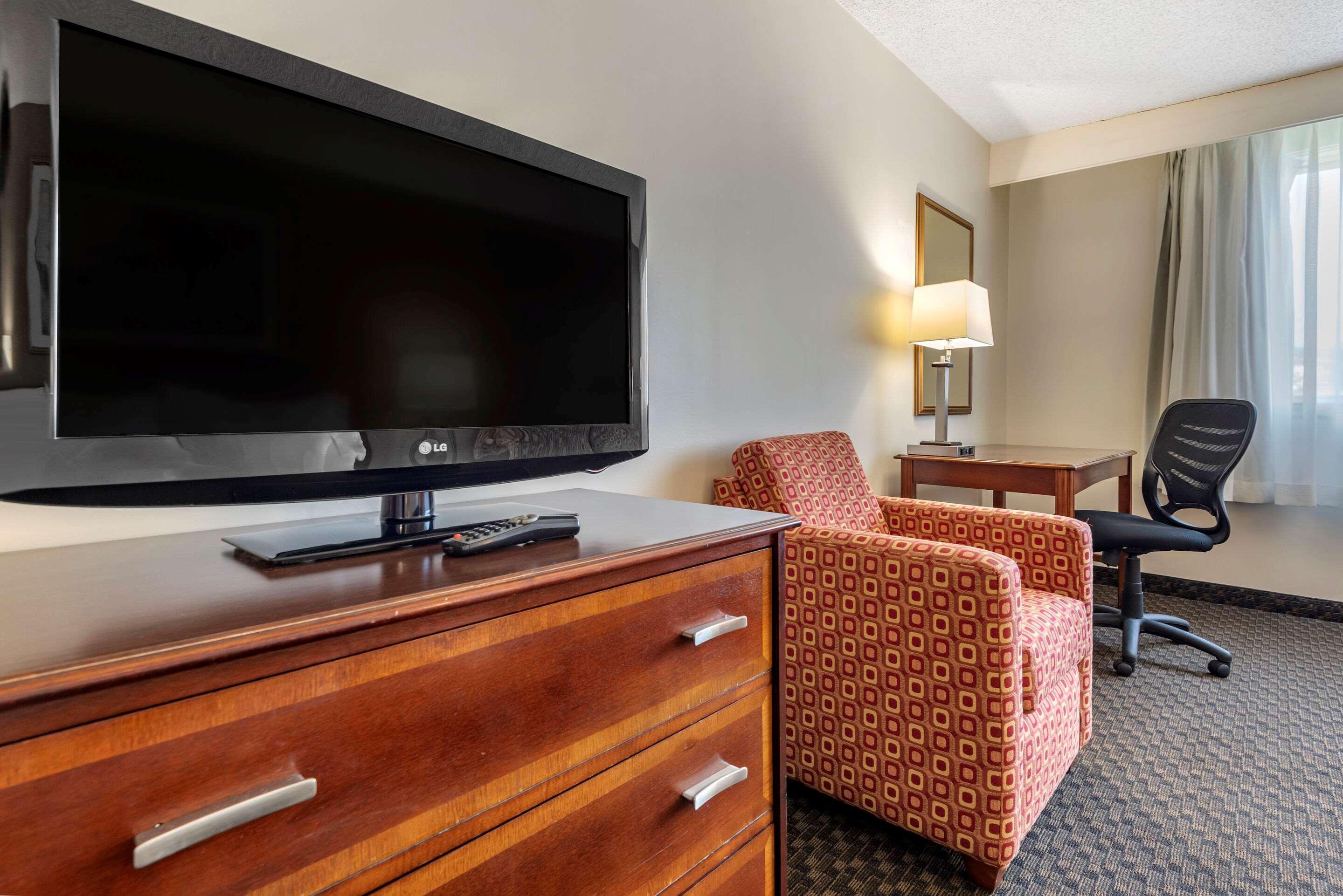 Quality Inn & Suites Vestal Binghamton Near University Exterior foto