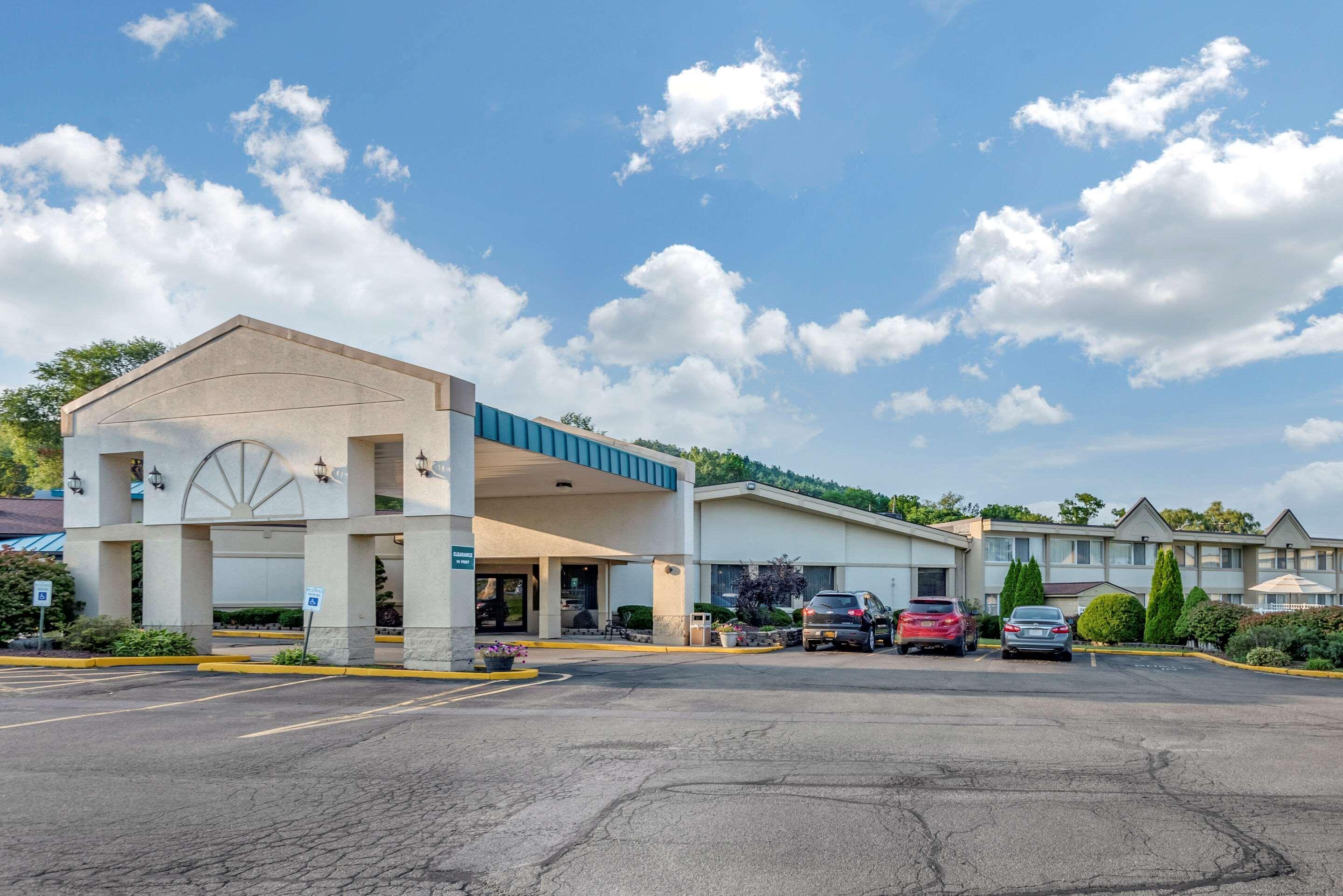 Quality Inn & Suites Vestal Binghamton Near University Exterior foto