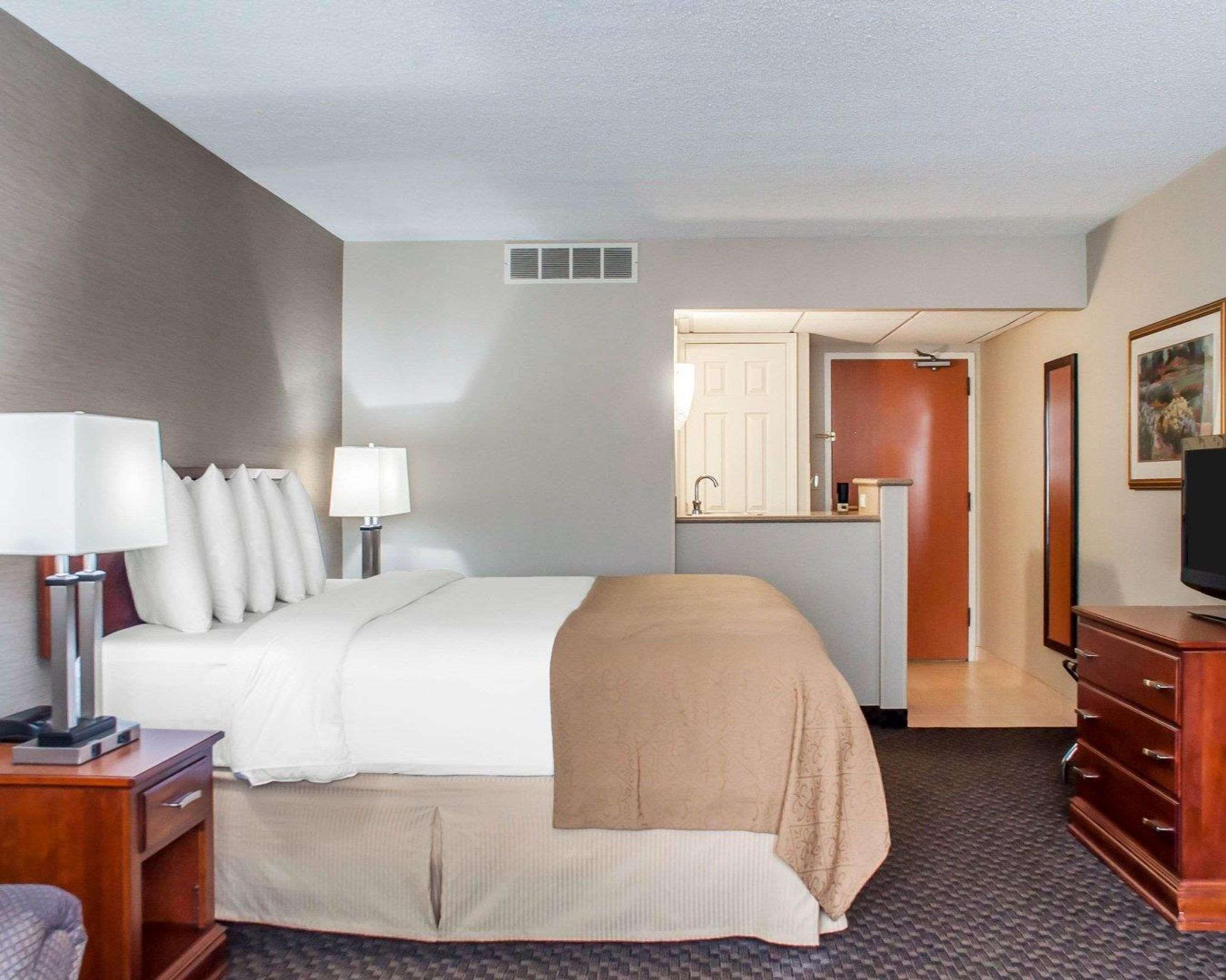 Quality Inn & Suites Vestal Binghamton Near University Exterior foto
