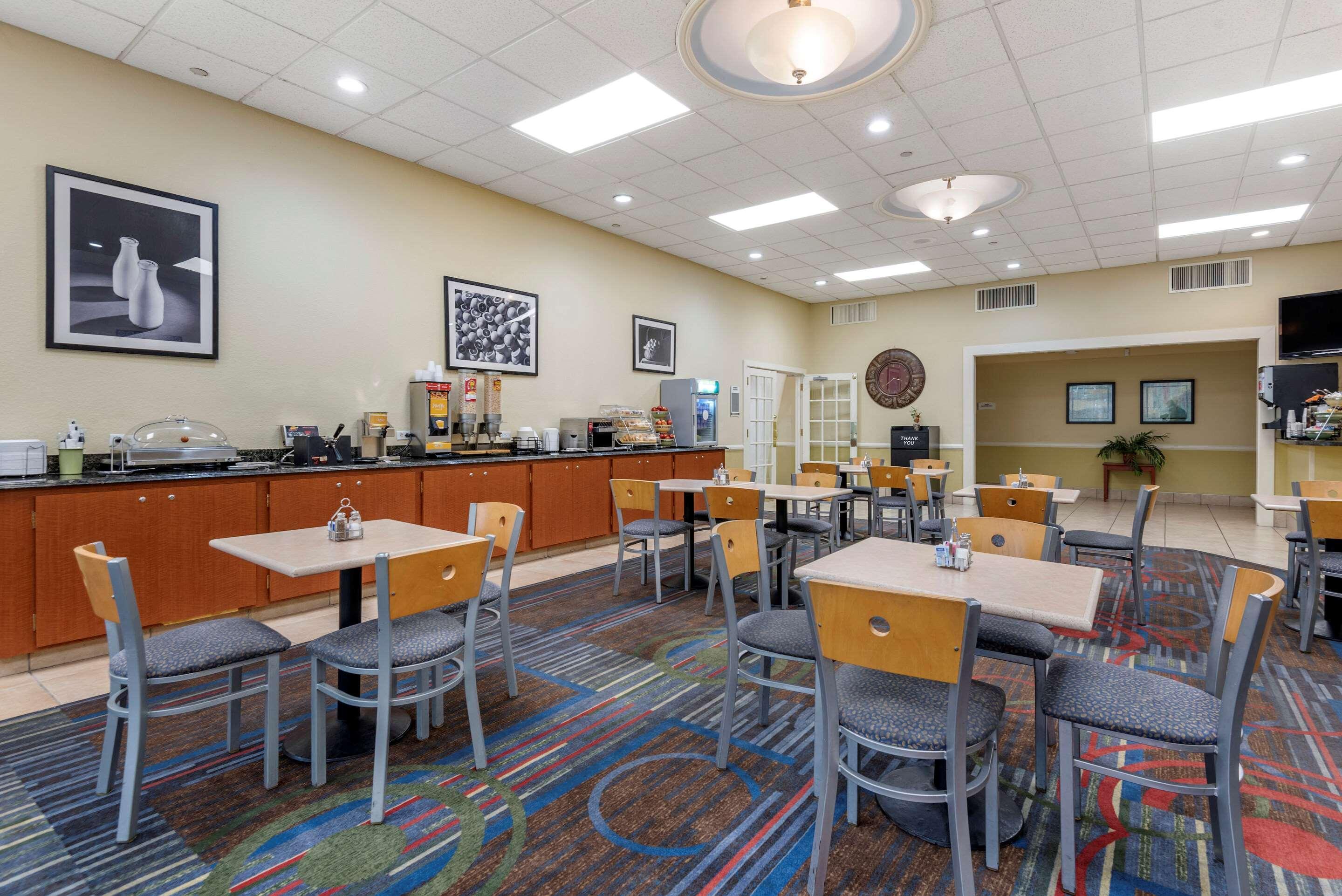Quality Inn & Suites Vestal Binghamton Near University Exterior foto