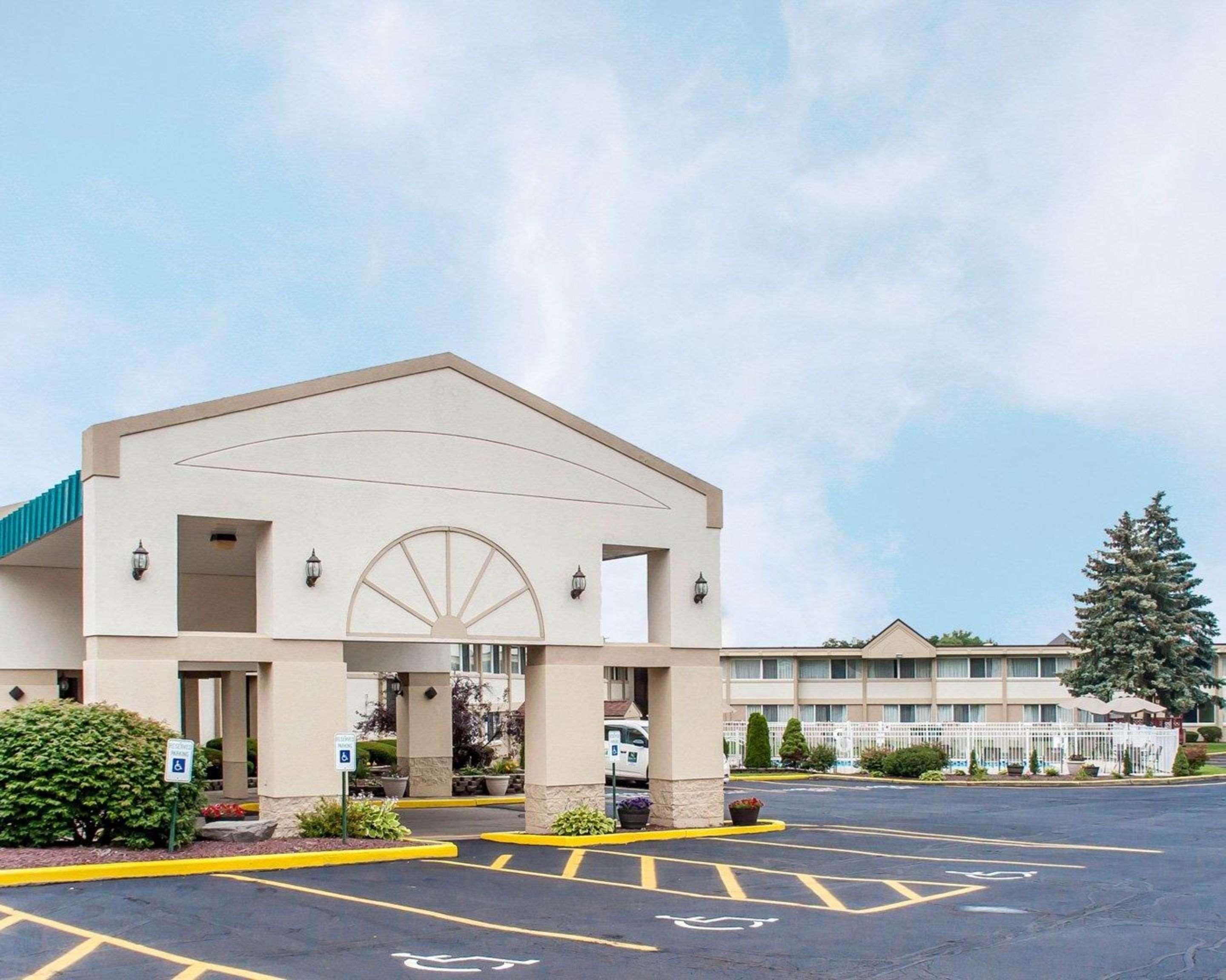 Quality Inn & Suites Vestal Binghamton Near University Exterior foto