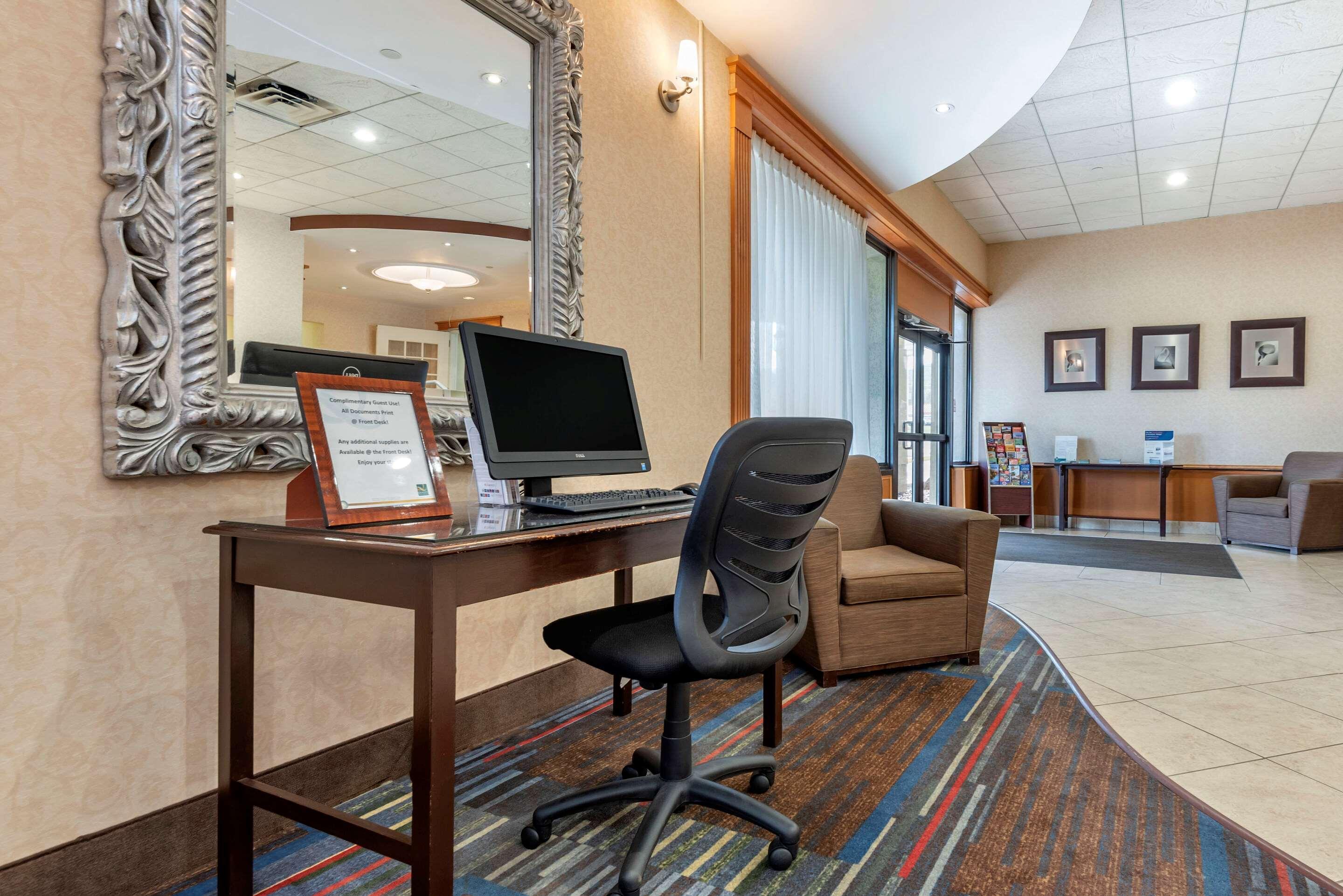 Quality Inn & Suites Vestal Binghamton Near University Exterior foto